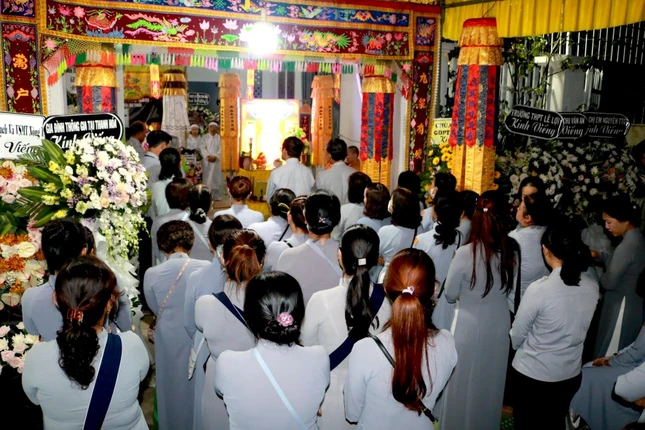 Phân ban Gia đình Phật tử tỉnh Kon Tum tưởng niệm người anh áo Lam Phân ban Gia đình Phật tử tỉnh Kon Tum tưởng niệm người anh áo Lam