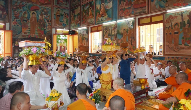 Tác bạch dâng y Tác bạch dâng y