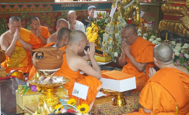 Nghi thức hành Tăng sự giao y Nghi thức hành Tăng sự giao y