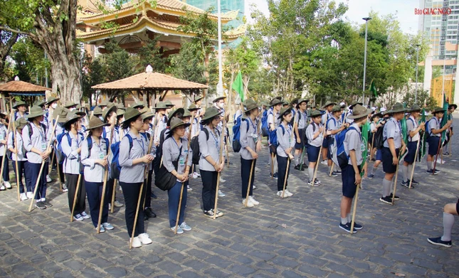 Có 54 trại sinh Anôma và Ni Liên Có 54 trại sinh Anôma và Ni Liên