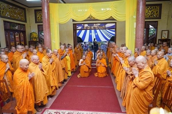 Lễ truy niệm diễn ra trong không khí trang nghiêm, thành kính