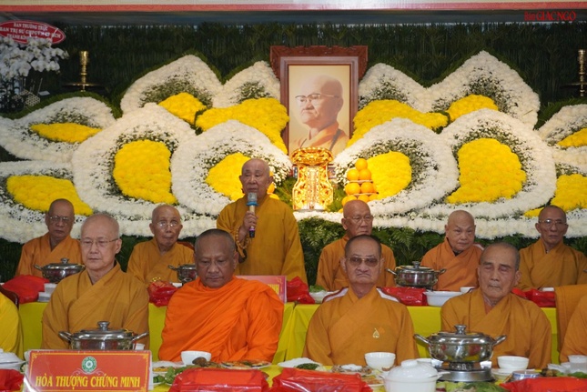 Hòa thượng Thích Như Tín thay mặt chư tôn đức chứng minh tấm lòng môn đồ đệ tử