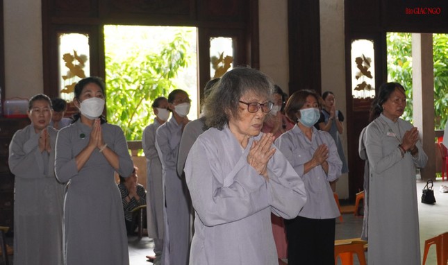 Phật tử về chùa tưởng niệm Trưởng lão Hòa thượng Thích Tâm Giác