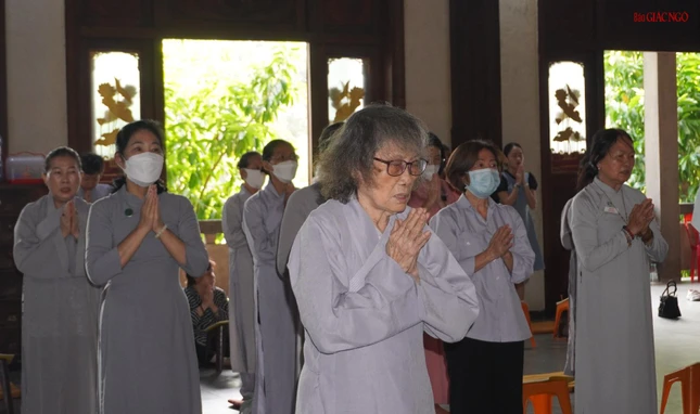 Phật tử về chùa tưởng niệm Trưởng lão Hòa thượng Thích Tâm Giác