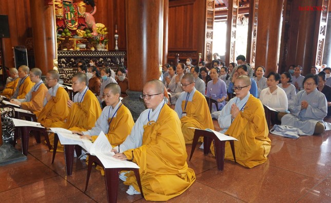 Chư tôn đức Ni và Phật tử