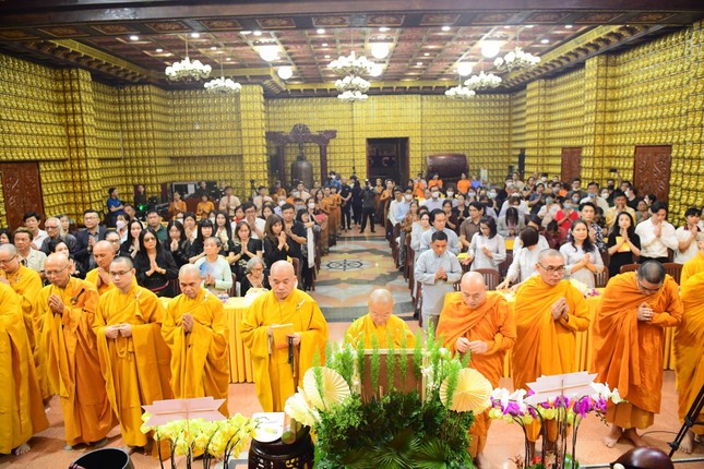 Chư tôn đức chùa Giác Ngộ, Phật tử và nghệ sĩ tham dự