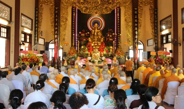 Lễ diễn ra tại chùa Tỉnh Hội Phật Ân Lễ diễn ra tại chùa Tỉnh Hội Phật Ân