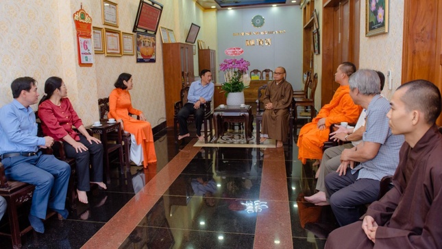 Chúc mừng đến chư tôn đức Phật giáo quận 3 tại Văn phòng Ban Trị sự quận