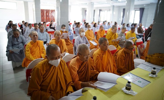 Chư tôn đức Tăng Ni tham dự hội nghị