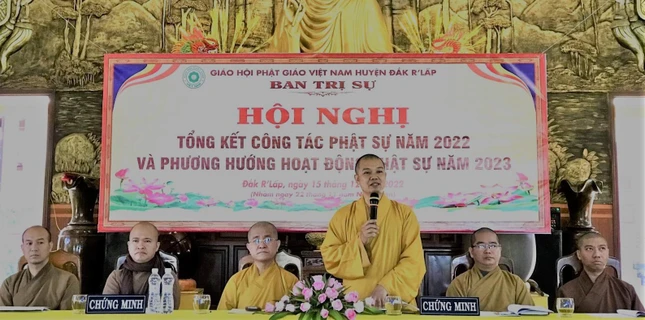 Thượng tọa Thích Chiếu Ý phát biểu tại hội nghị Thượng tọa Thích Chiếu Ý phát biểu tại hội nghị