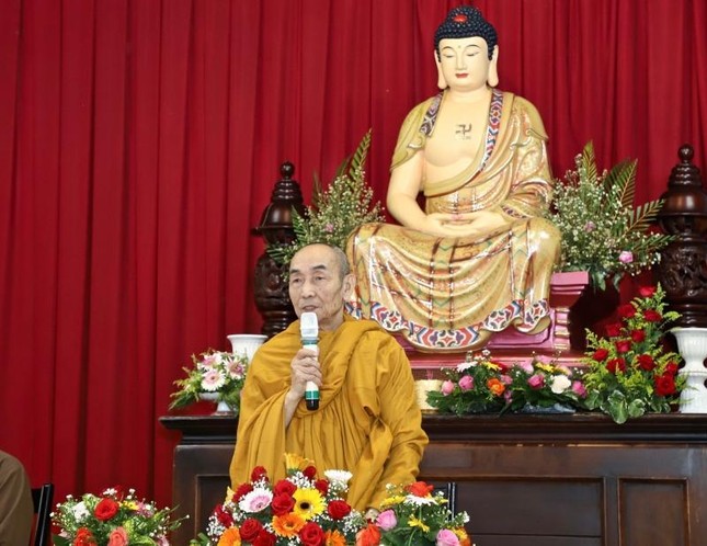 Hòa thượng Thích Giác Tiến ban đạo từ chứng minh