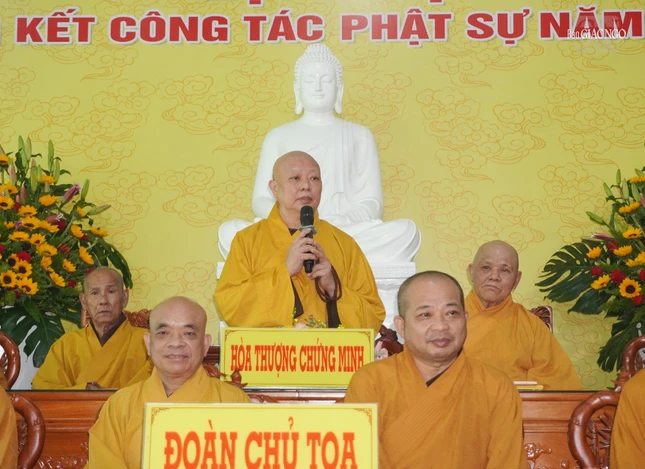 Hòa thượng Thích Lệ Trang ban đạo từ chứng minh Hòa thượng Thích Lệ Trang ban đạo từ chứng minh