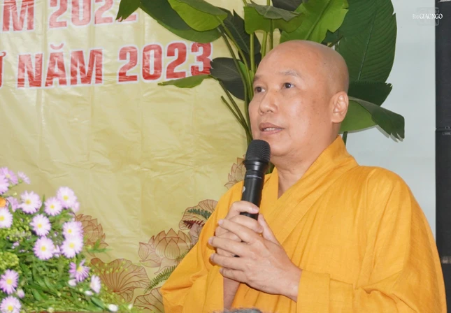 Thượng tọa Thích Tâm Hoa báo cáo tổng kết Phật sự năm 2022
