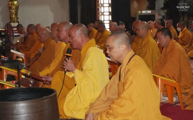 Trang nghiêm khóa lễ tụng kinh Di Đà cầu nguyện Trang nghiêm khóa lễ tụng kinh Di Đà cầu nguyện