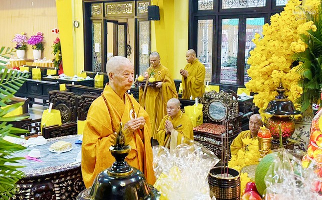 Trưởng lão Hòa thượng Thích Trí Quảng, Pháp chủ GHPGVN quang lâm tưởng niệm - Ảnh: Thiền Tâm