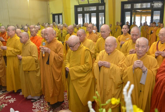 Chư tôn giáo phẩm Hội đồng Chứng minh, Hội đồng Trị sự niêm hương tưởng niệm Chư tôn giáo phẩm Hội đồng Chứng minh, Hội đồng Trị sự niêm hương tưởng niệm