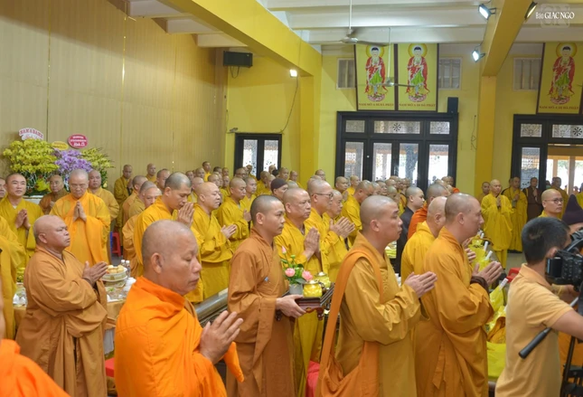 Chư tôn đức các tỉnh thành cả nước tham dự lễ tưởng niệm Chư tôn đức các tỉnh thành cả nước tham dự lễ tưởng niệm