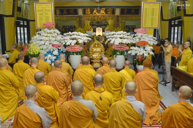 Môn đồ pháp quyến tác bạch cúng dường trai Tăng, cảm tạ Môn đồ pháp quyến tác bạch cúng dường trai Tăng, cảm tạ