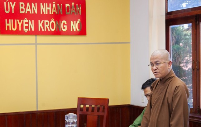 Thượng tọa Thích Quảng Hiền phát biểu tại buổi làm việc với lãnh đạo Ủy ban Nhân dân huyện Thượng tọa Thích Quảng Hiền phát biểu tại buổi làm việc với lãnh đạo Ủy ban Nhân dân huyện