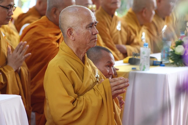 Môn đồ đệ tử thành kính tưởng niệm