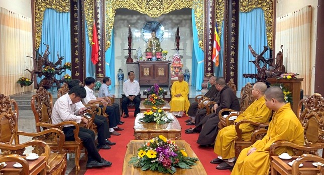 Ban Thường trực Ban Trị sự GHPGVN tỉnh Bình Thuận đón tiếp đoàn