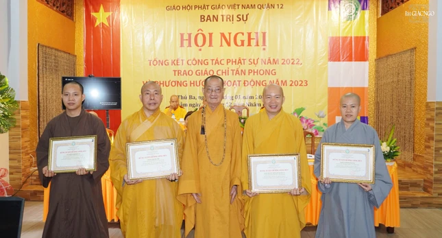 Có 4 tập thể và 13 cá nhân được nhận bằng Tuyên dương công đức của Ban Thường trực Ban Trị sự GHPGVN TP.HCM