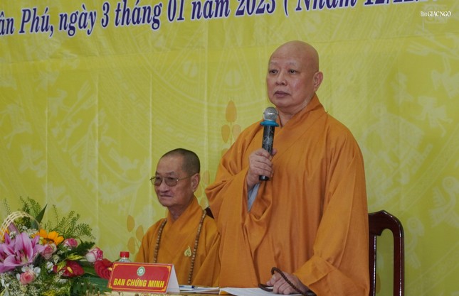 Hòa thượng Thích Lệ Trang phát biểu chỉ đạo