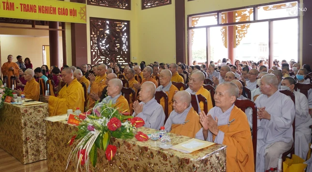 Chư tôn đức Tăng Ni Phật giáo quận tham dự hội nghị