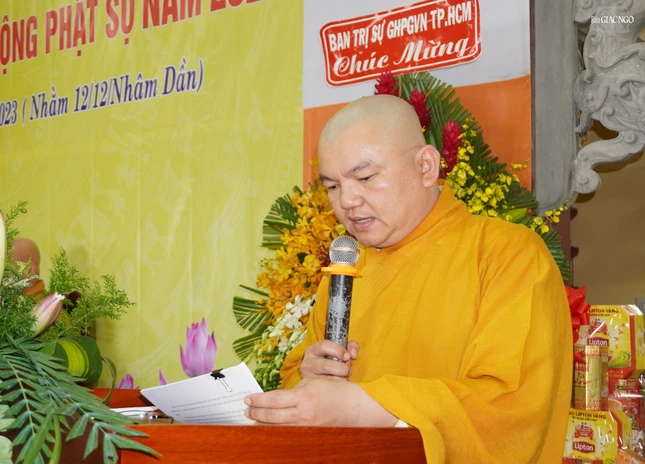 Đại đức Thích Nguyên Thanh báo cáo tổng kết công tác Phật sự năm 2022