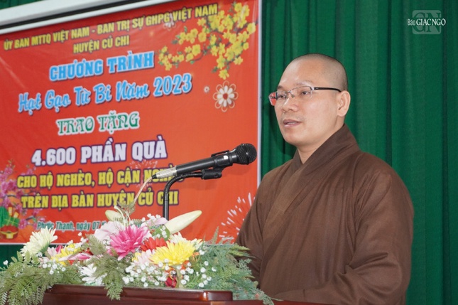 Đại đức Thích Thiện Tâm đại diện Phật giáo huyện Củ Chi phát biểu chúc năm mới an lành đến bà con