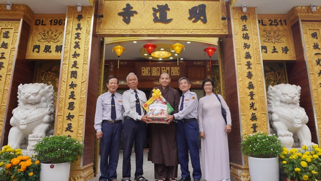 Thăm và chúc Tết tại chùa Minh Đạo