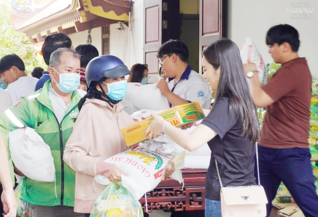 Niềm vui trao và nhận