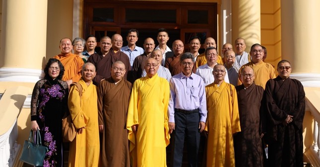 Đoàn chúc mừng năm mới tại Ủy ban Nhân dân tỉnh Đoàn chúc mừng năm mới tại Ủy ban Nhân dân tỉnh