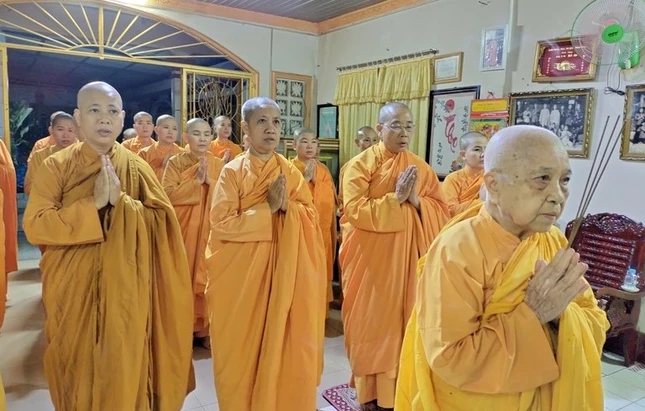 Chư Ni tưởng niệm