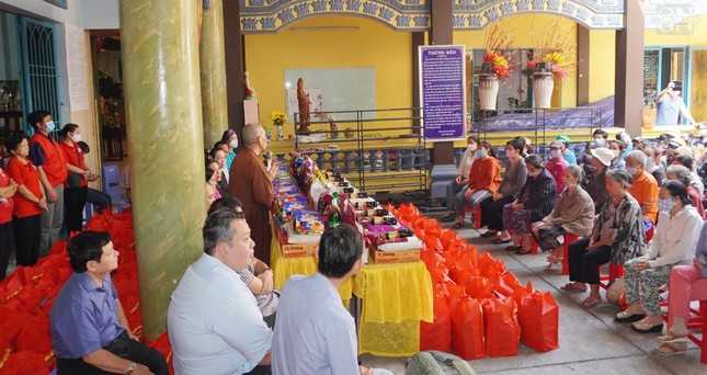 Chư tôn đức Phật giáo quận thăm hỏi và chúc Tết đến bà con sáng 15-1 tại chùa Linh Sơn Hải Hội Chư tôn đức Phật giáo quận thăm hỏi và chúc Tết đến bà con sáng 15-1 tại chùa Linh Sơn Hải Hội