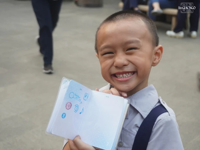 Niềm vui của em Sen non khi sổ Tinh Tấn bắt đầu có nhiều dấu ấn - Ảnh: T.Thảo