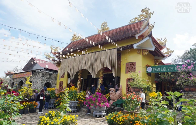 Chánh điện chùa Quảng Trạch