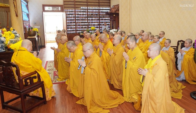 Chư tôn đức Phật giáo quận 3 khánh tuế năm mới đến Hòa thượng Thích Thiện Nhơn