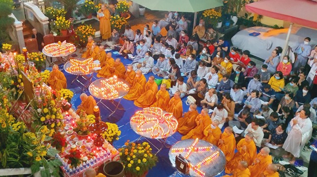 Chư tôn đức Ni và Phật tử dự lễ cầu an đầu năm