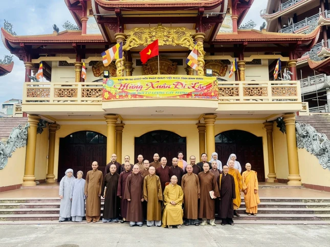 Lưu niệm đầu Xuân Quý Mão tại Trụ sở Phật giáo tỉnh Bình Định
