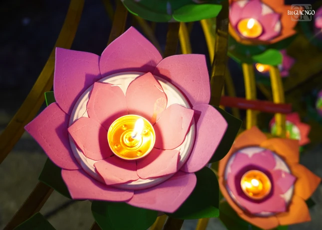 Chùa Candaransi thiết lễ cúng dường 1.250 đèn hoa đăng trong lễ Māghapūjā Chùa Candaransi thiết lễ cúng dường 1.250 đèn hoa đăng trong lễ Māghapūjā