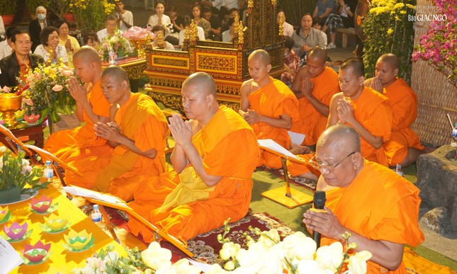 Chư Tăng trong khóa lễ