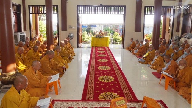 Bố-tát là ngày định kỳ thuyết giới, cùng nhắc nhở nhau về giới pháp của hành giả xuất gia, nhằm nuôi lớn các thiện pháp