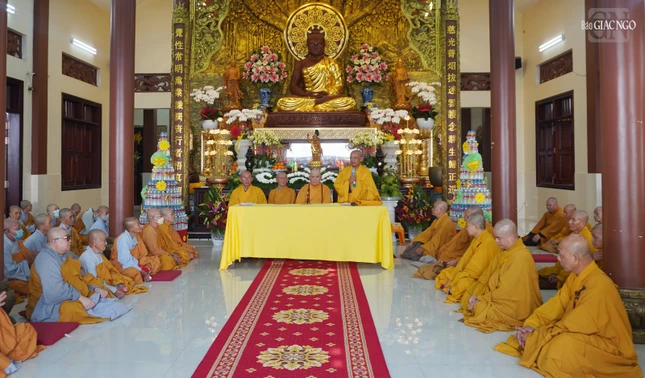 Thượng tọa Thích An Thường, Trưởng ban Trị sự GHPGVN H.Củ Chi chúc mừng năm mới đến Tăng Ni huyện trong buổi họp mặt đầu năm Quý Mão