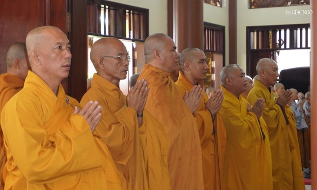 Có 108 Tăng Ni Phật giáo huyện về tham dự Bố-tát họp mặt đầu năm