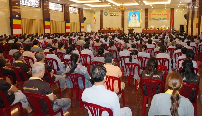 Có trên 500 Phật tử tham dự lễ tổng khai giảng các đạo tràng tu học và khóa tu "Ngày an lạc" tại Việt Nam Quốc Tự, ngày 12-2-2023