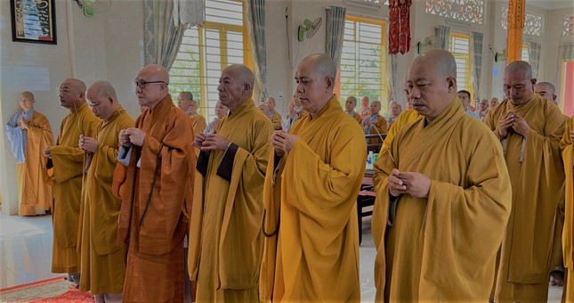 Chư tôn đức giáo phẩm niêm hương tưởng niệm