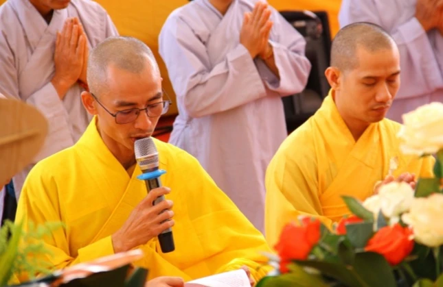 Đại đức Thích Quảng Hòa dâng lời phát nguyện