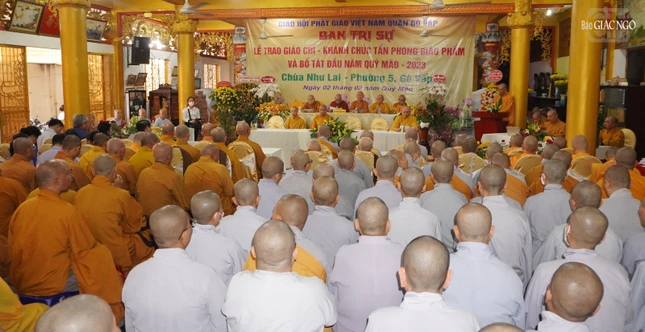 Lễ trao giáo chỉ tấn phong giáo phẩm Lễ trao giáo chỉ tấn phong giáo phẩm