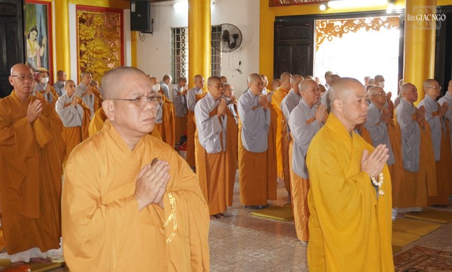 Trang nghiêm khóa lễ